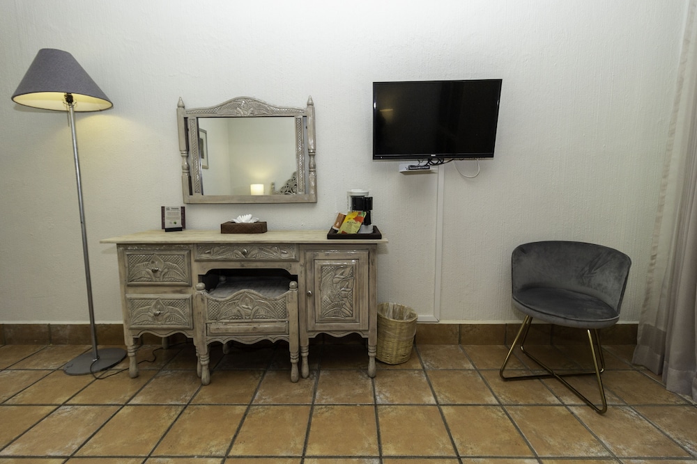 Standard Room, 1 Double Bed, City View - Photo 8