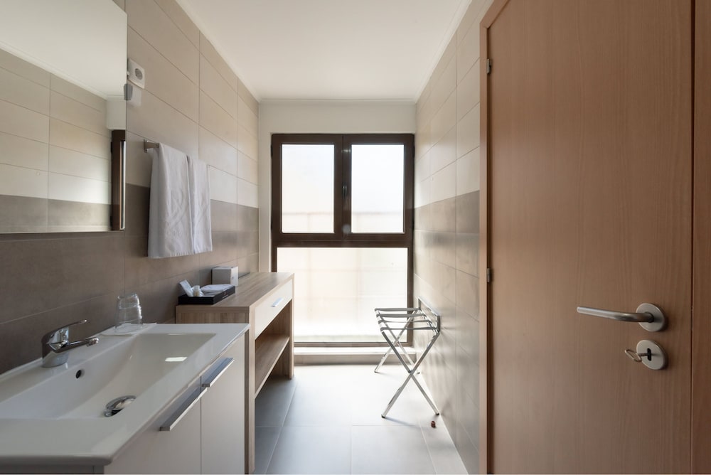 Quadruple Room - Photo 13