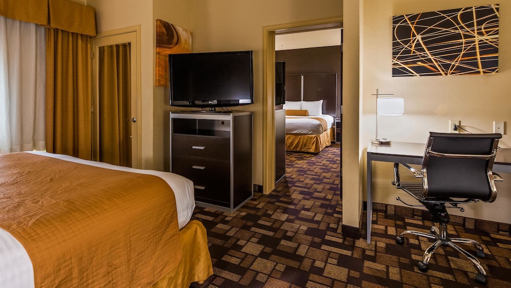 Suite, Multiple Beds, Non Smoking, Microwave