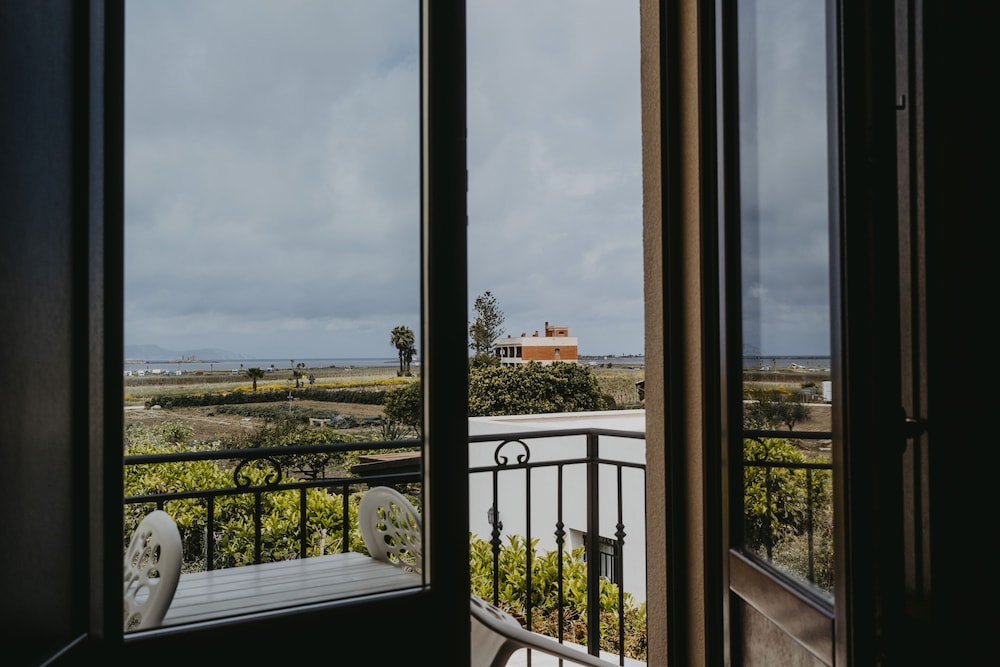 Deluxe Double Room, 1 Bedroom, Sea View (Plus Extra Bed) photo 2
