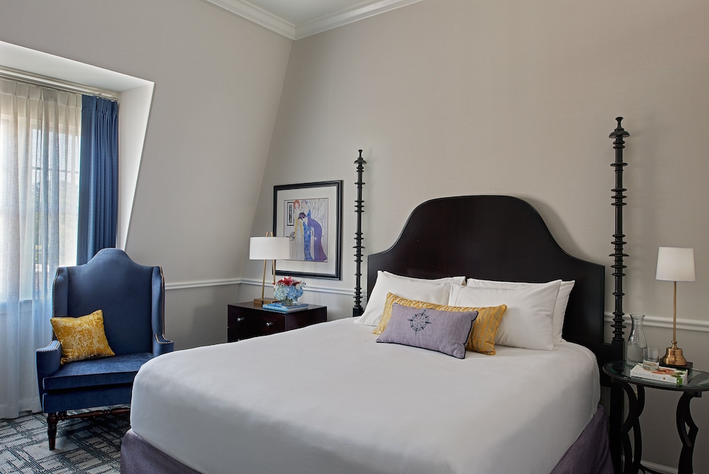 Deluxe Room, 1 King Bed (Newport Guest Room) photo 1