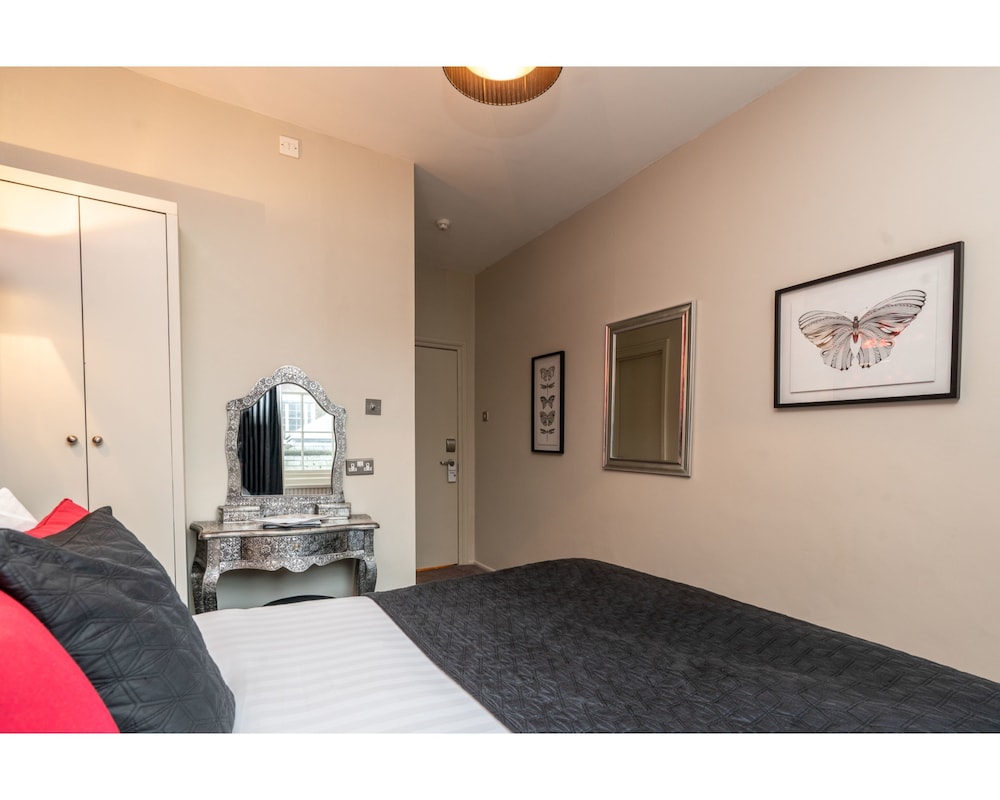 Double Room, Ensuite (Peonie - Cosy) photo 2