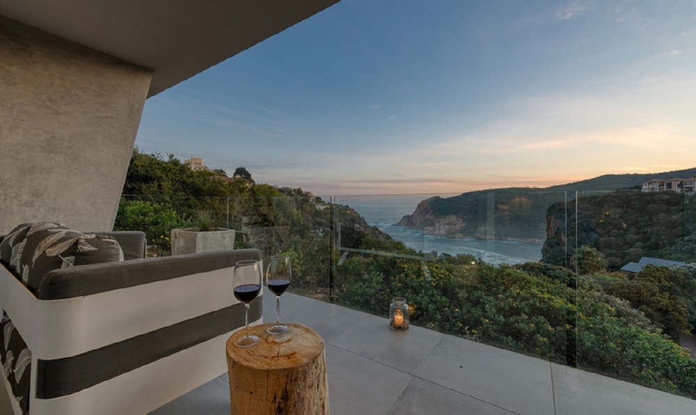 Classic Room, 1 King Bed, Balcony, Ocean View - Photo 11
