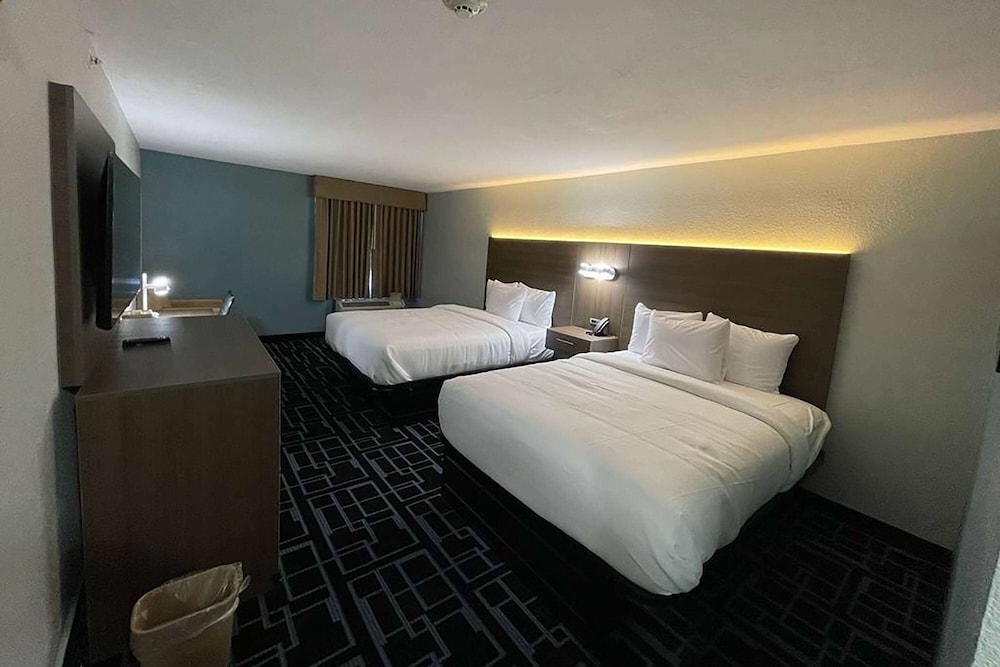 Room, 2 Queen Beds, Accessible, Non Smoking (Mobility, Roll-In Shower)