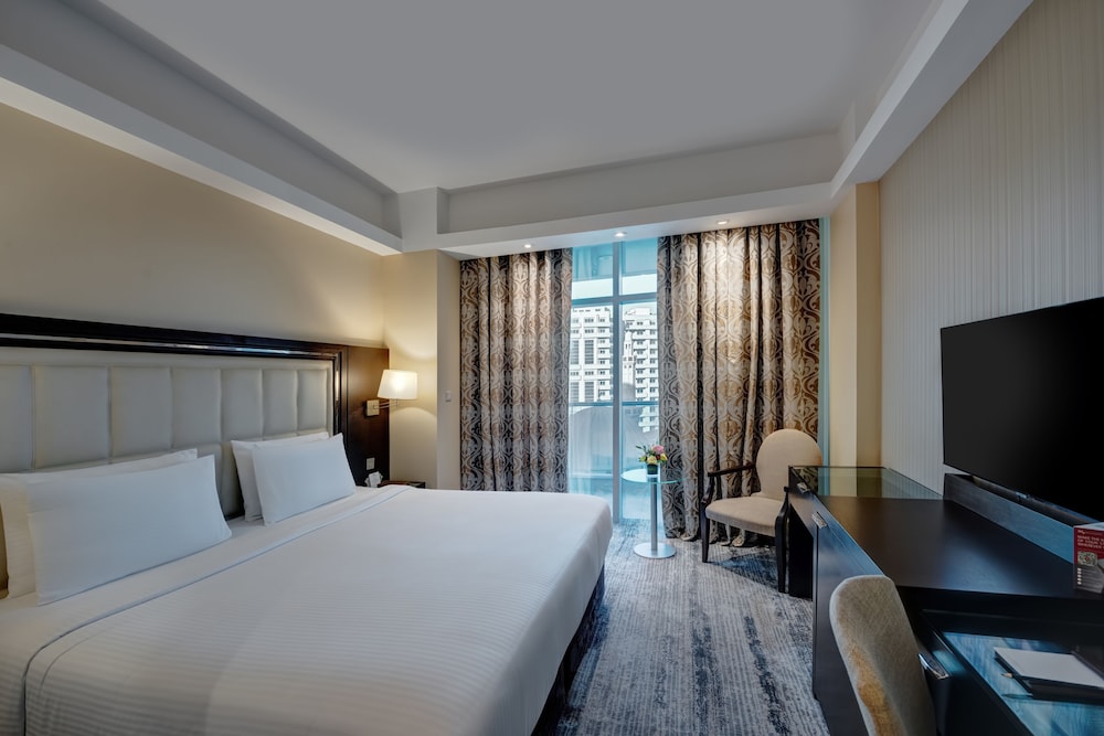 Superior Room, 2 Twin Beds, City View