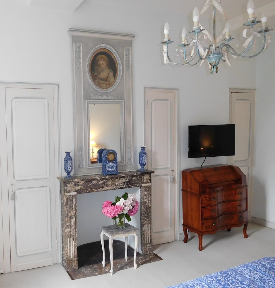 Comfort Double or Twin Room, Private Bathroom, Garden Area (Marie-Antoinette) photo 3