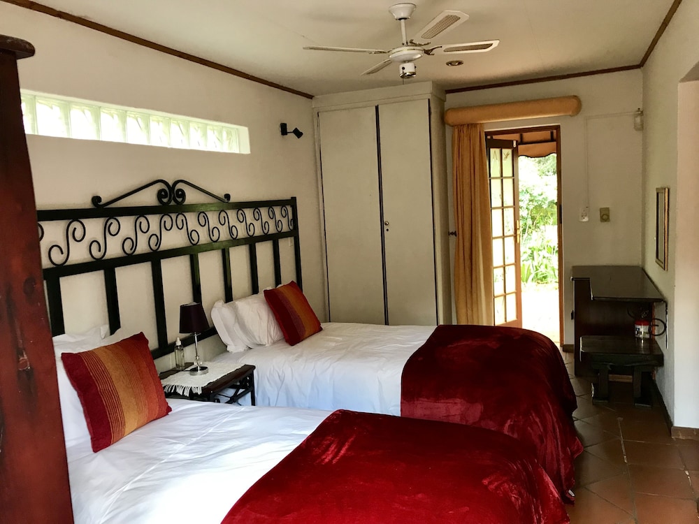Luxury Room, 1 Bedroom, Garden View, Poolside photo 3