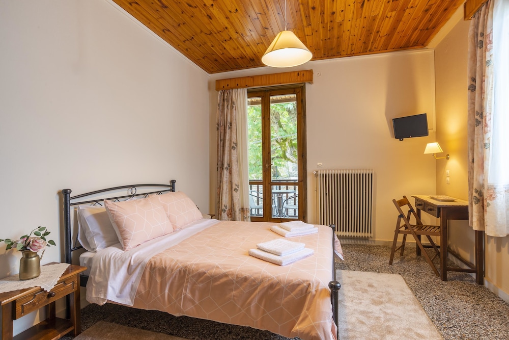 Economy Double Room photo 1