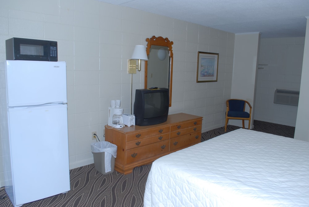 Single Room, 1 King Bed, Partial Ocean View photo 2