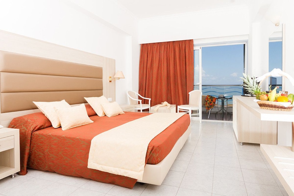 Standard Double or Twin Room, Sea View - Photo 1