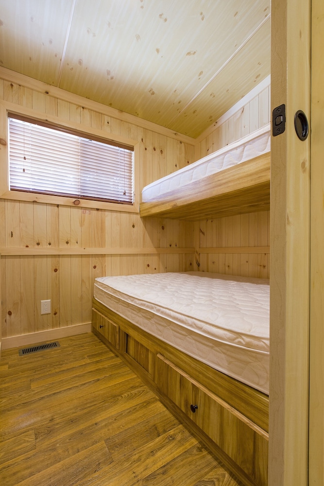 Cottage, 2 Bedrooms (No linens provided) photo 2