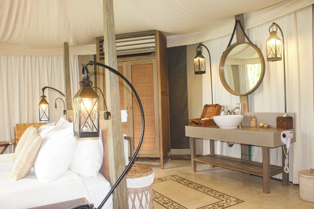 Beach Camp Tent Deluxe