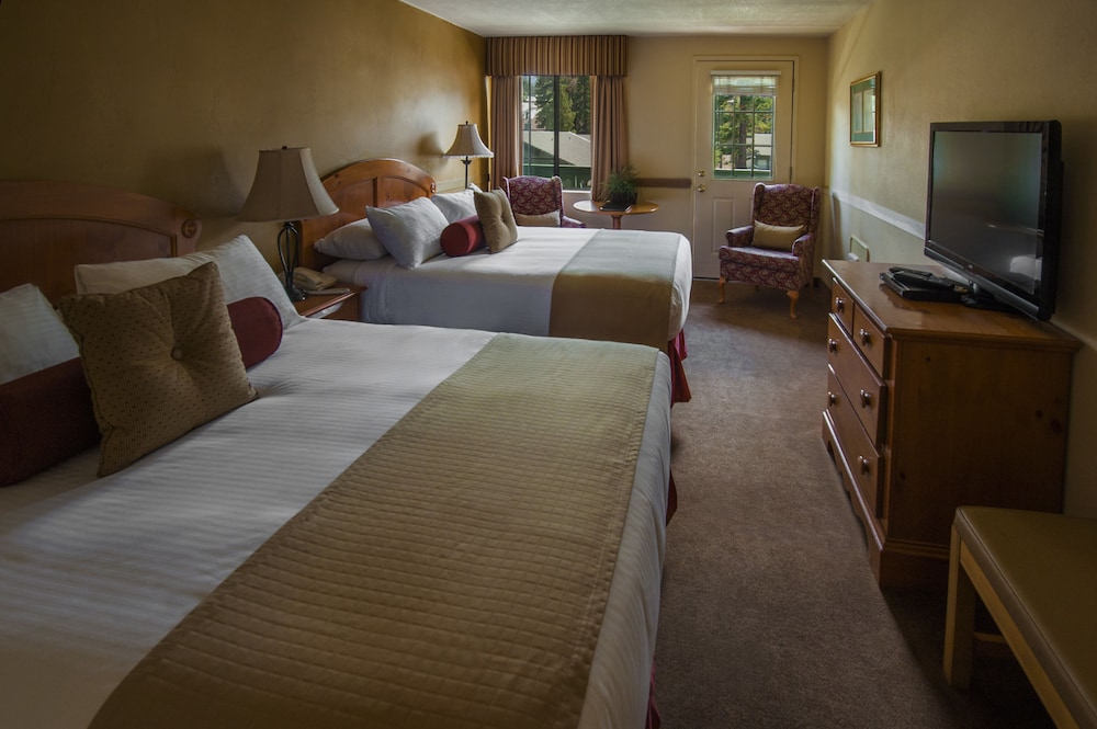 Deluxe room, 2 queen beds