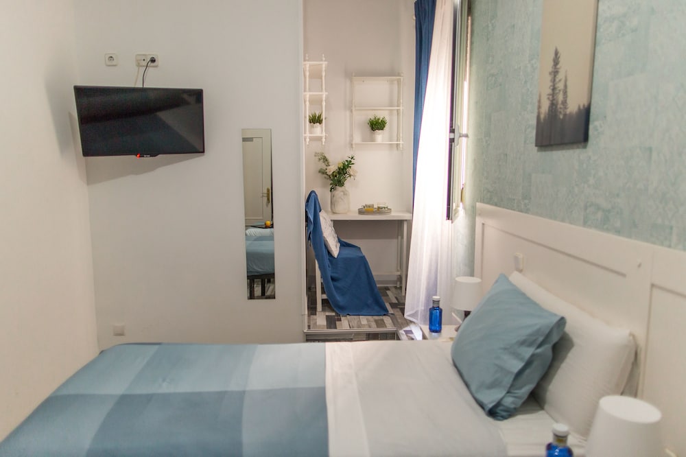 Economy Double Room photo 2