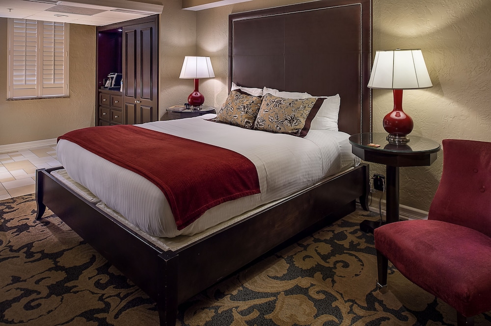 Deluxe Room, 1 King Bed - Photo 1