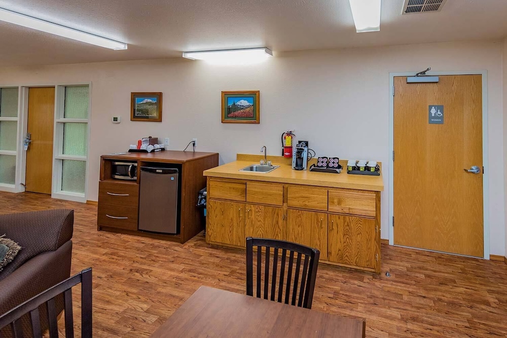Executive Suite, Multiple Beds (Junior Suite) photo 2
