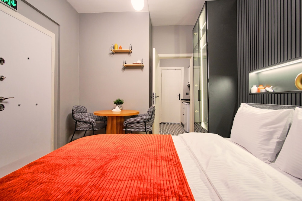 Economy Double Room, 1 Queen Bed photo 3