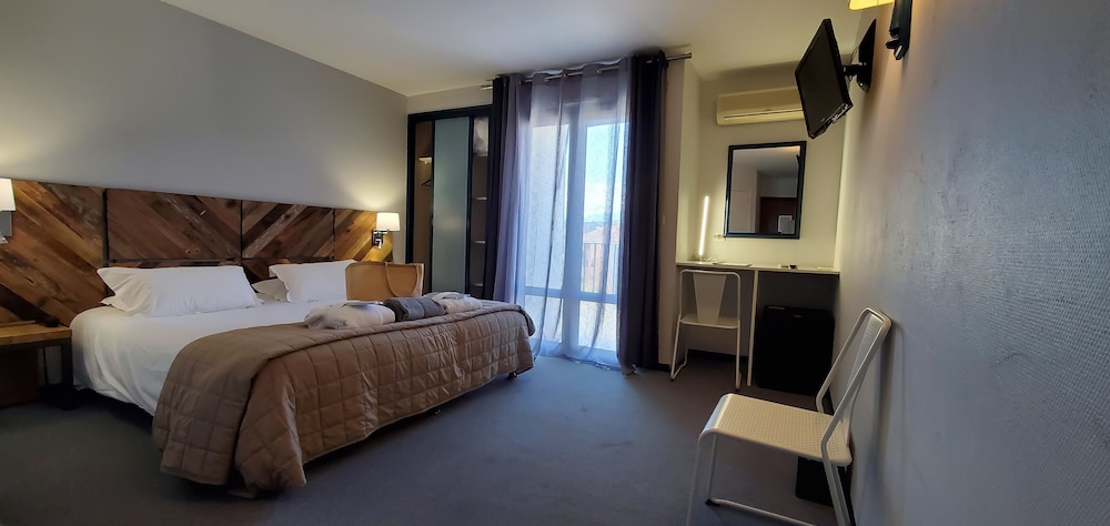 Standard Double or Twin Room - Photo 5