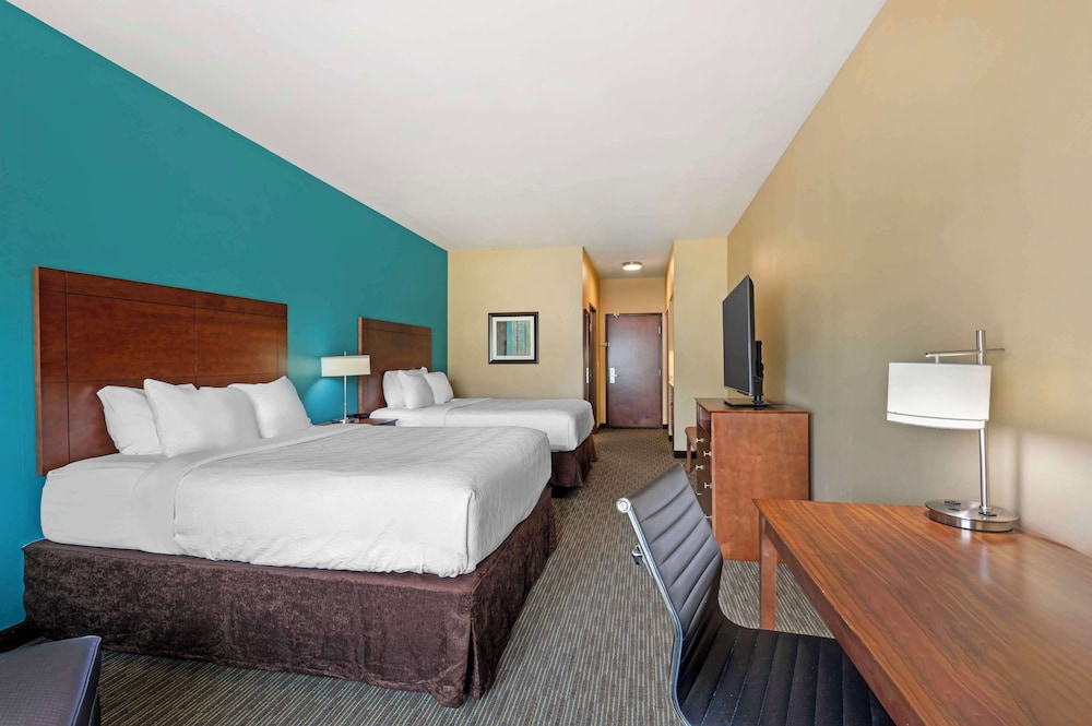 Standard Room, 2 Queen Beds, Accessible, Refrigerator & Microwave photo 3