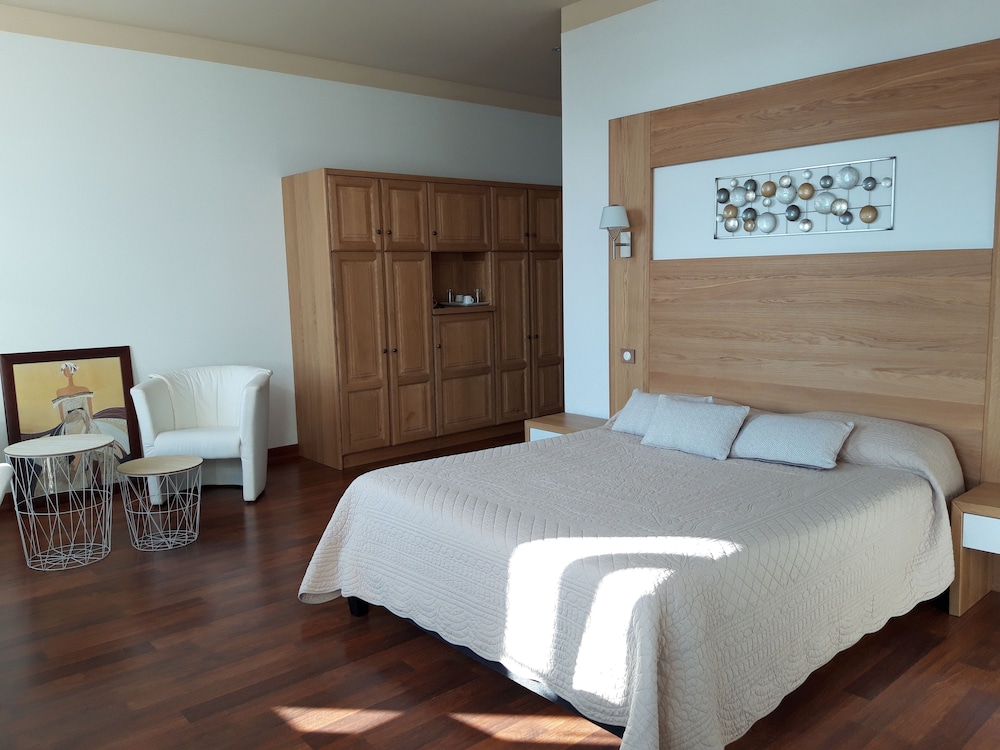Superior Suite - Photo 1