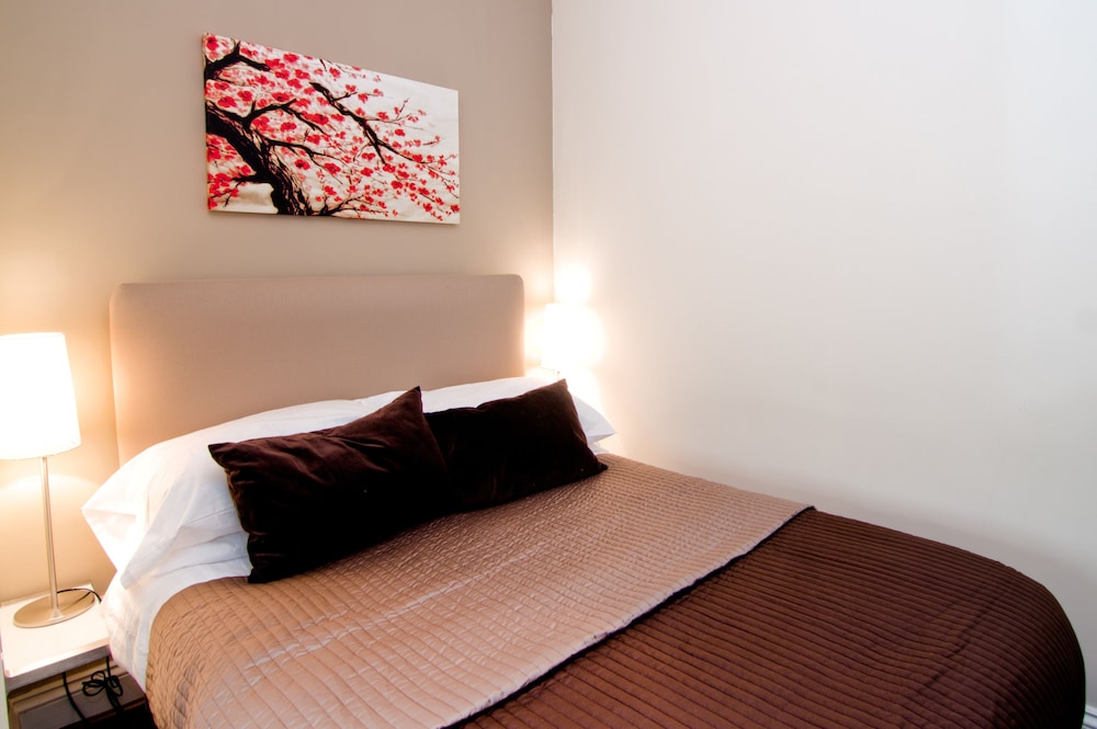 Deluxe One Bedroom Apartment Ground Floor photo 2