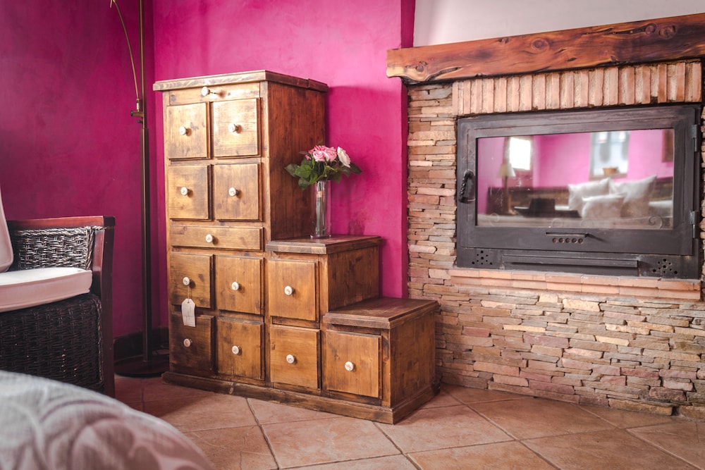 Suite (Fucsia) photo 2