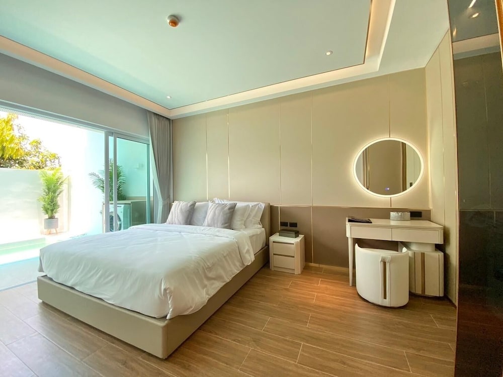 Superior Suite, 1 Bedroom, Balcony, Garden View