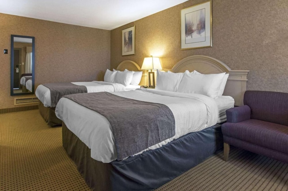 Basic Room, 2 Queen Beds, Non Smoking photo 3