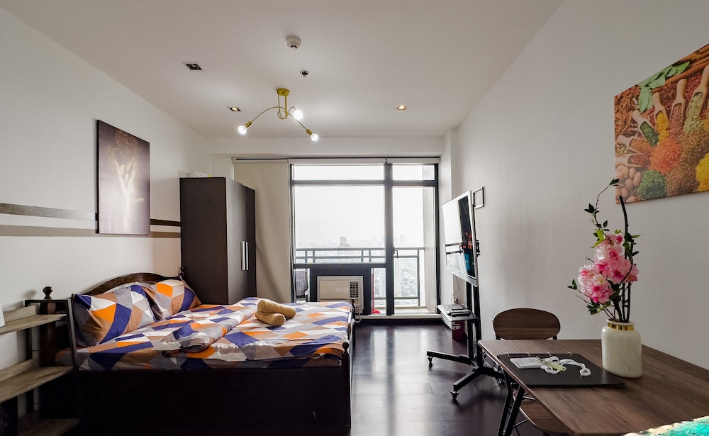 City Studio, Balcony, City View