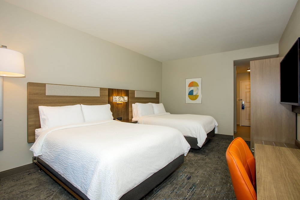 Room, 2 Queen Beds, Accessible (Roll-In Shower) - Photo 2