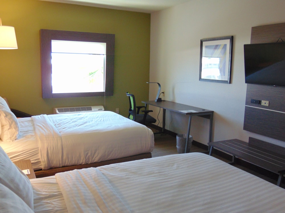 Standard Room, 2 Queen Beds, Accessible (Comm, Accessible Tub) photo 3
