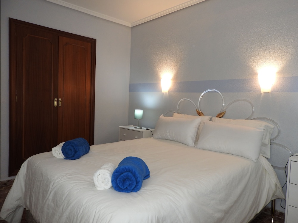 Apartamento familiar, 3 dormitorios, 2 baños.