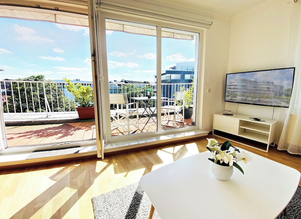Luxury Penthouse, 1 King Bed, Balcony, City View