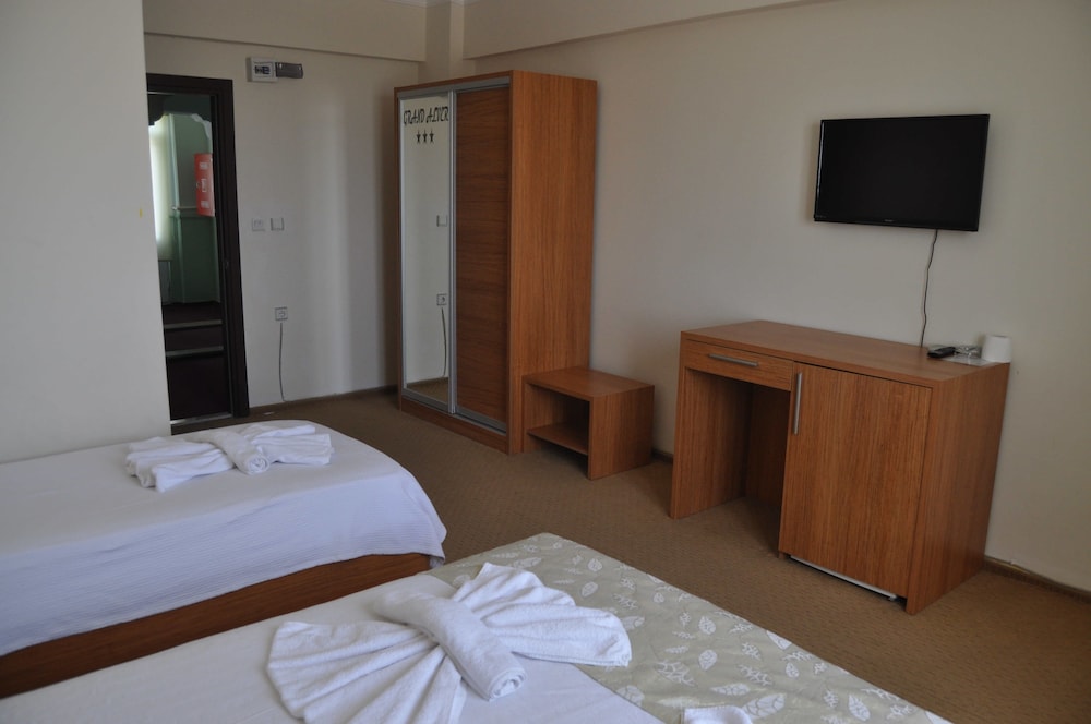 Standard Triple Room photo 2