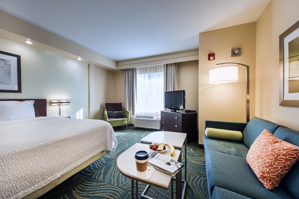 Suite, 1 Bedroom - Photo 2