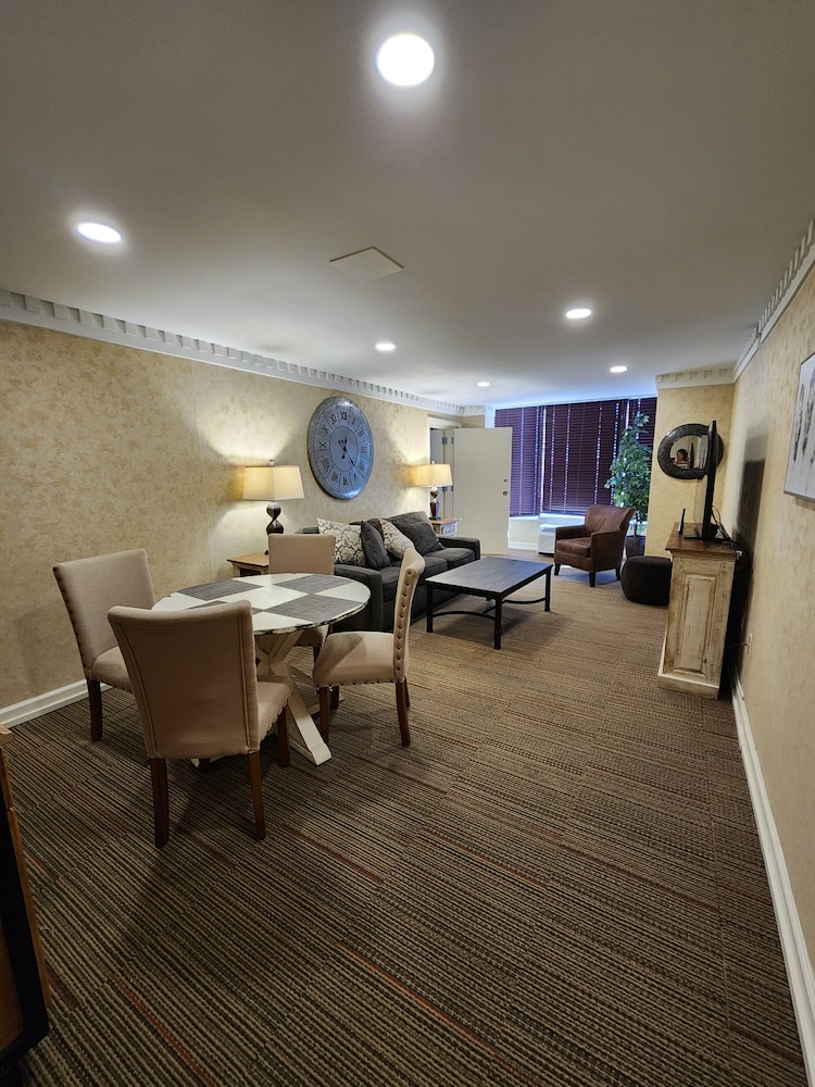 Suite, 1 Bedroom photo 1