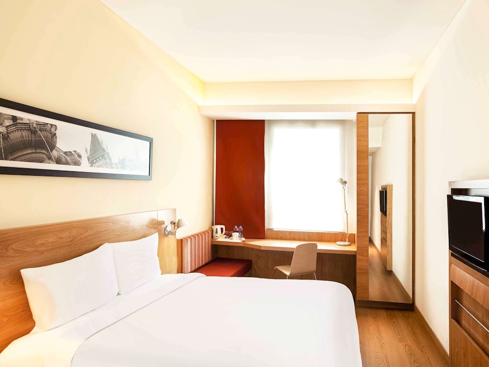 Standard Room, 1 Queen Bed - Photo 5