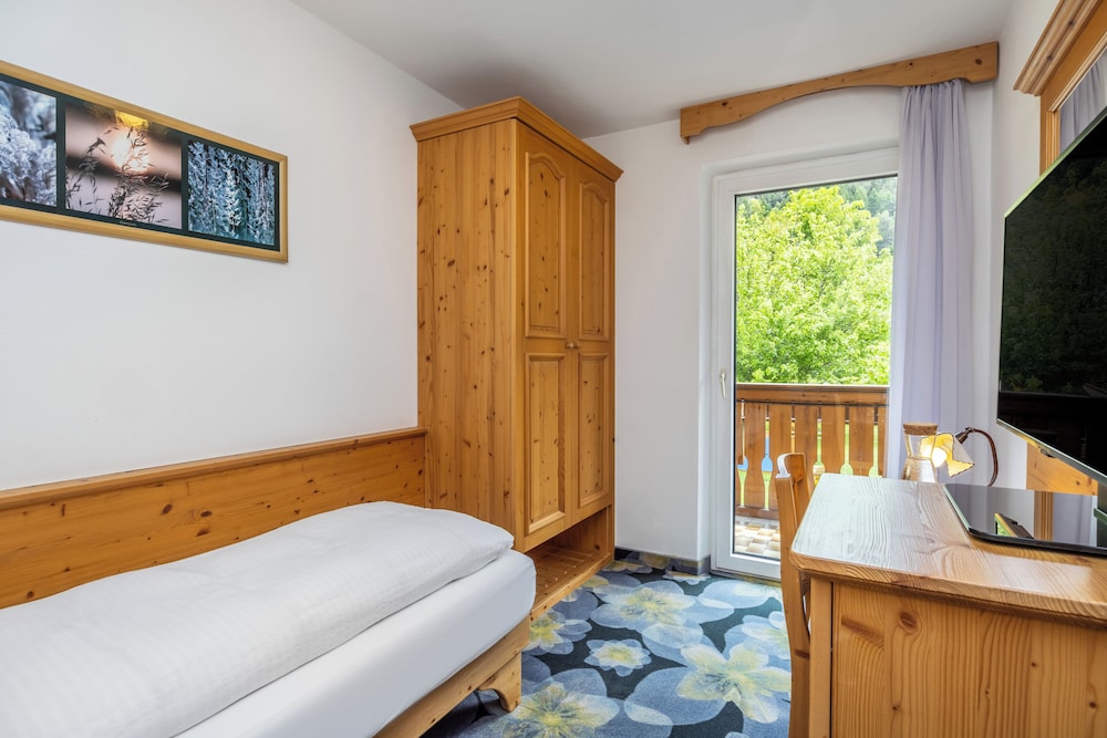 Basic Single Room photo 1