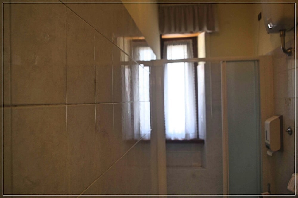 Double Room - Photo 11