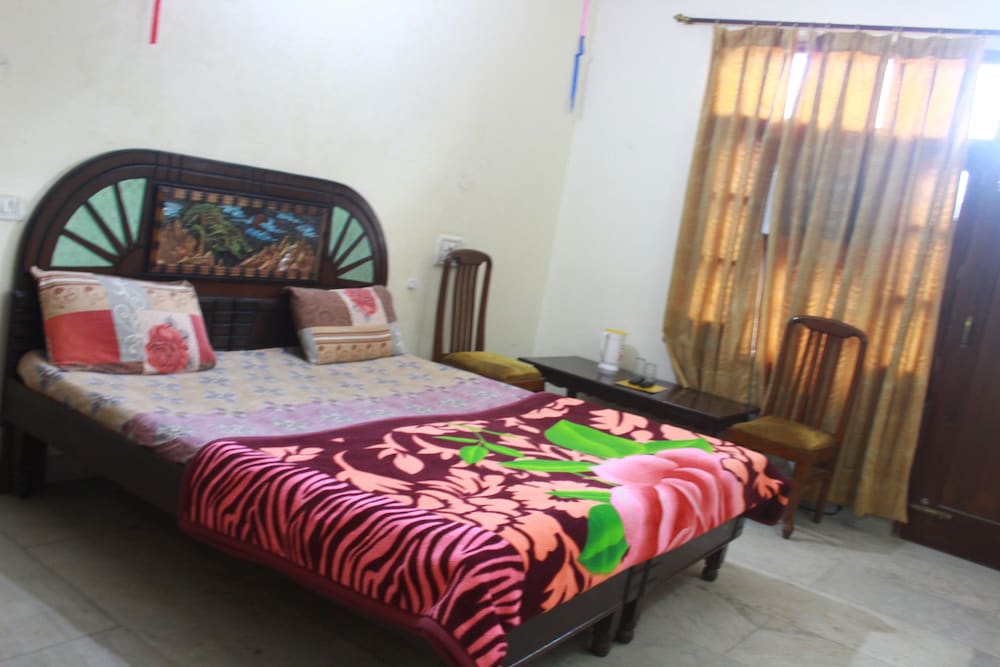 Basic Quadruple Room photo 2