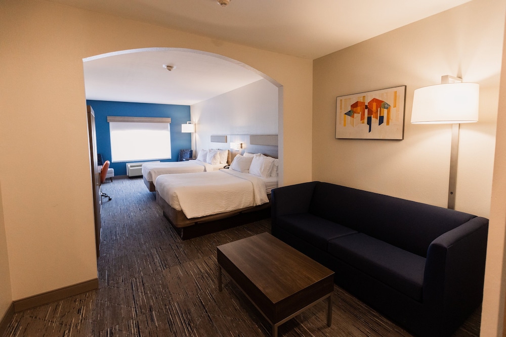 Suite, 1 Bedroom - Photo 2