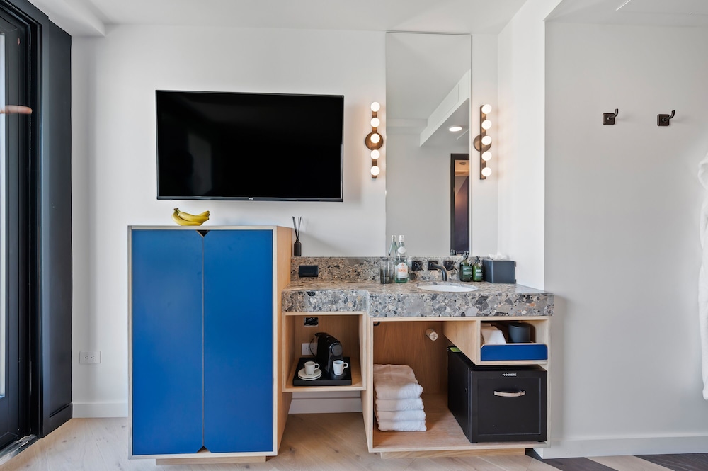 Exclusive Suite (Self Check-in with Virtual Front Desk)