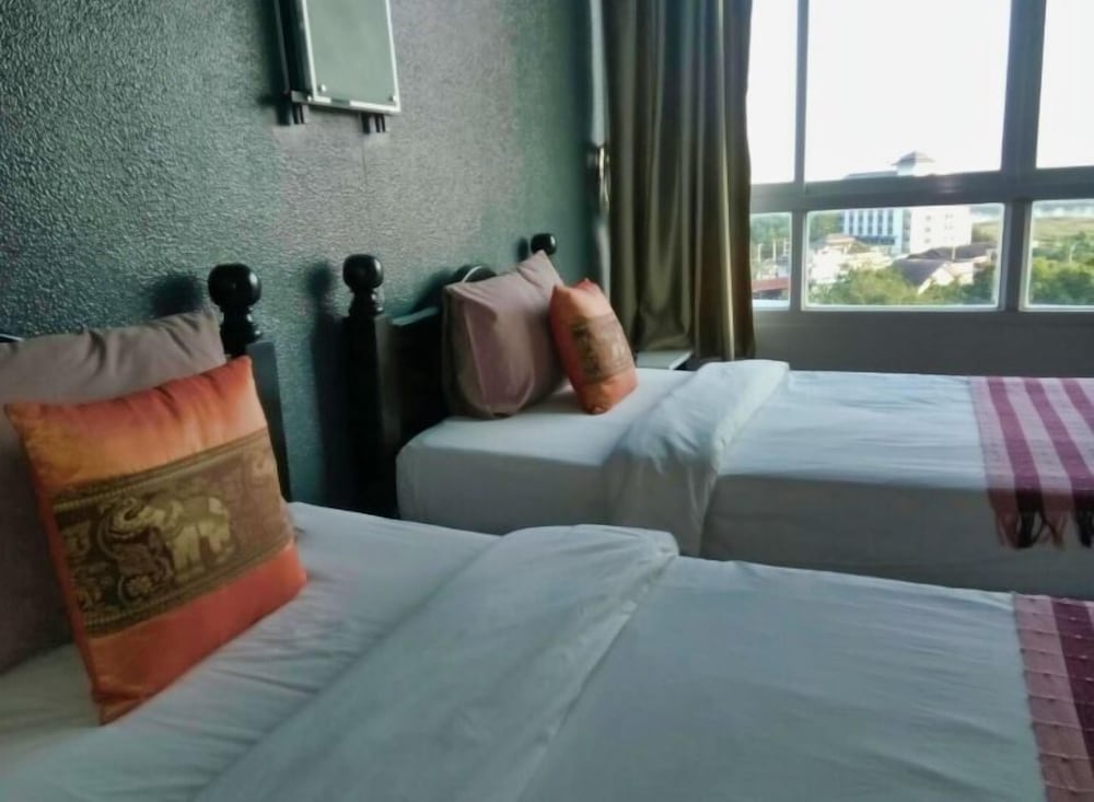 Standard Twin Room - Photo 1