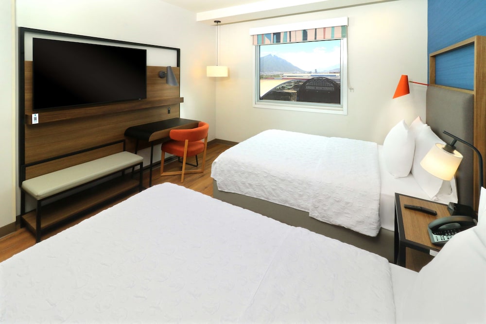 Standard Room, 2 Queen Beds thumbnail 5