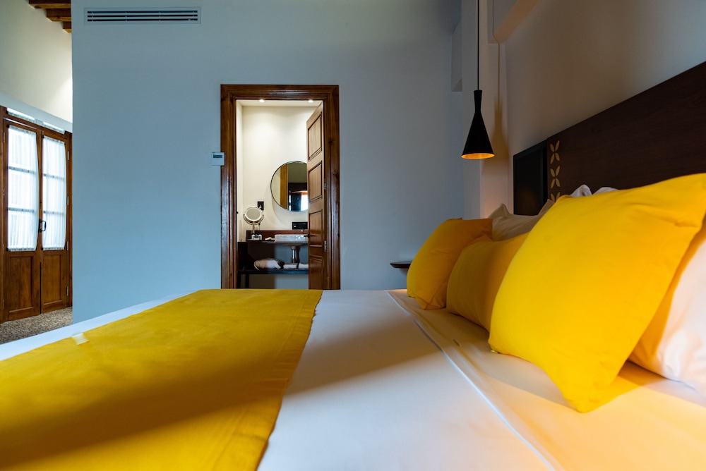 Junior Suite 1 King Bed - Photo 3