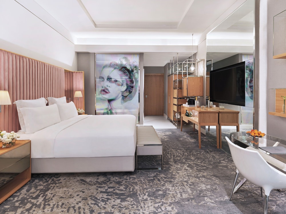 Signature Room, 1 King Bed, Balcony