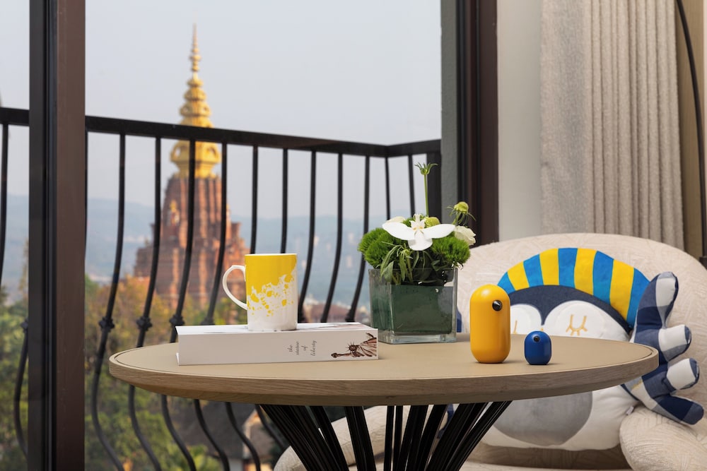 Standard Room, 1 King Bed, Balcony (Super King, Golden Pagoda View) photo 2