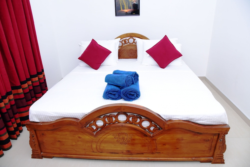 Luxury Double Room, 1 King Bed, Garden View photo 3