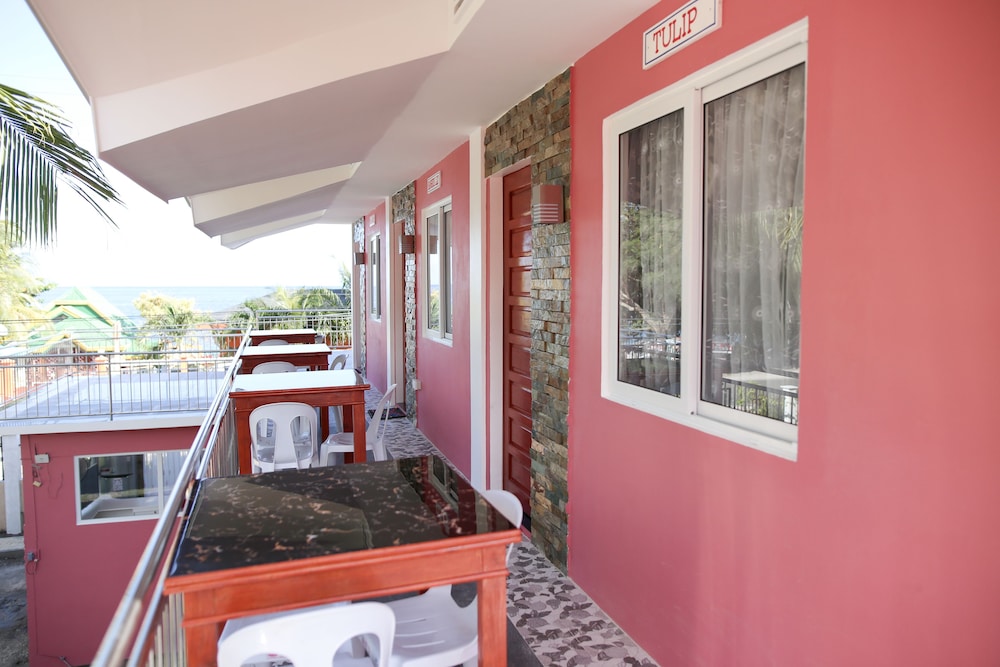 Pink House, Quad Room photo 3