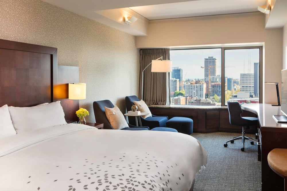 Deluxe Room, 1 King Bed, City View - Photo 1